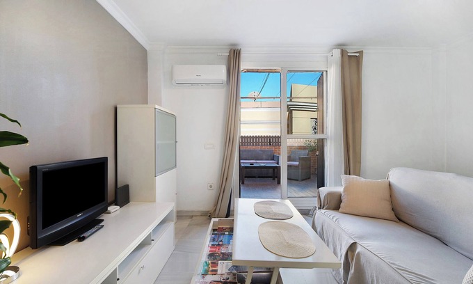 Jerez de la Frontera Old Town Apartment | Perfect Getaway: Apartment 'Maria De La O' with Terrace & Wi-Fi