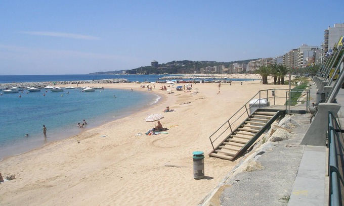 Sant Antoni de Calonge Apartment | Oceanfront Apartment in Sant Antoni de Calonge, Steps from Beach