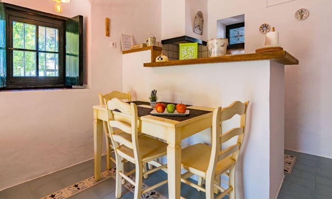 Barbate Apartment | Relaxing Apartment with Terrace & Communal Pool in Cortijo el Indiviso