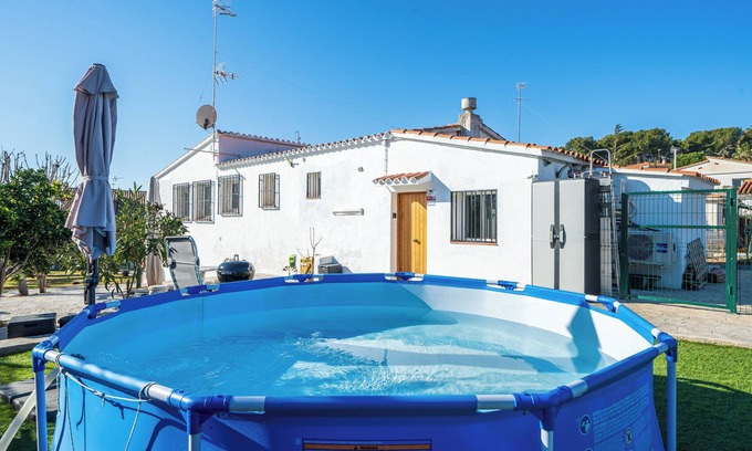 Segur de Calafell Apartment | Escape to "Escapada de Ciudad al Aire Libre" with Pool & Wi-Fi