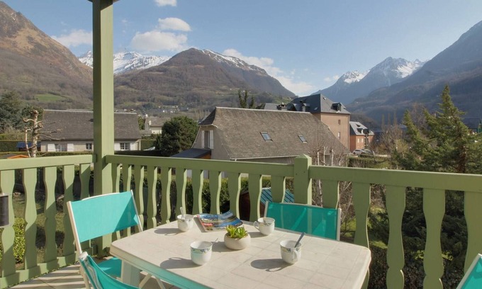 Esquieze-Sere Apartment | Cozy Apartment Esquièze-Sère for 6 with Family Amenities