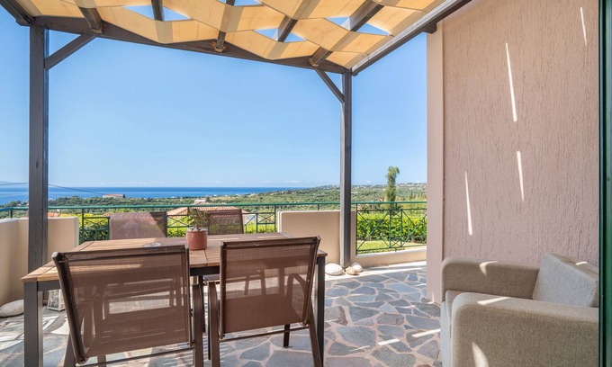 Leivathos Apartment | Apartment 'Eurydice' with Sea View, Wi-Fi and Air Conditioning