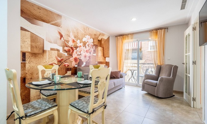 Santa Pola Apartment | Apartment 'Evelin' close to the Beach with Terrace & Wi-Fi