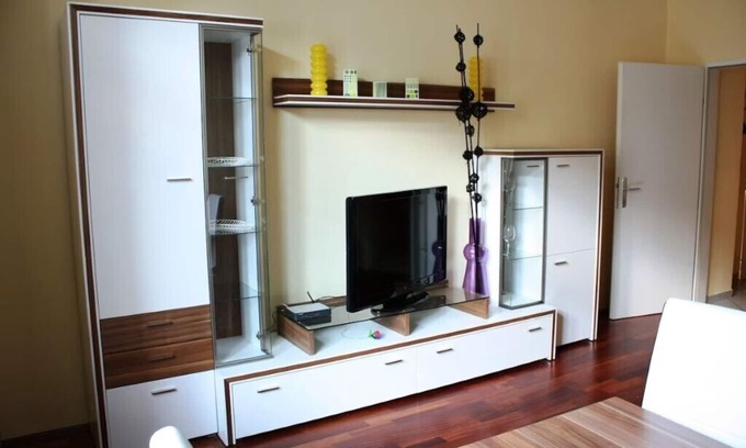 Rudolfsheim-Funfhaus Apartment | Cozy Apartment for 4 with Child-Friendly Amenities