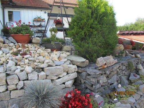 Neukirchen vorm Wald Apartment | Cozy Oceanfront Apartment für zwei with Pool & Family Friendly