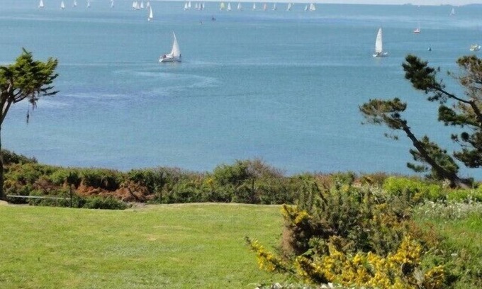 Arzon Apartment | Beachfront Apartment F 3 with Sea Views & Pool Access