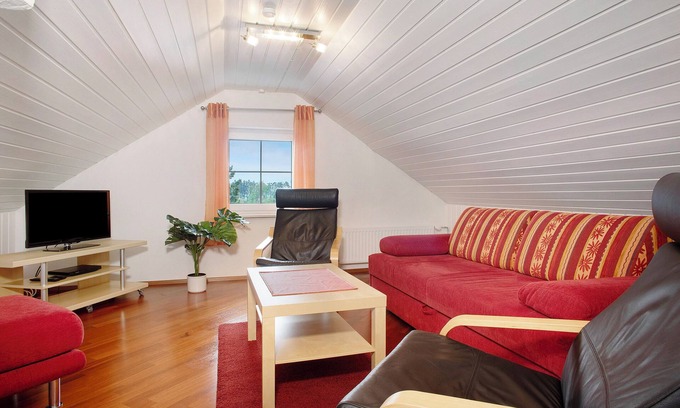 Hengnau Apartment | Relaxing Apartment with Balcony, Garden & Ocean View