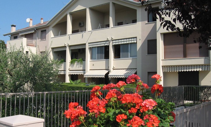 Peschiera del Garda Apartment | Exceptional Apartment in Peschiera del Garda with Ocean Views