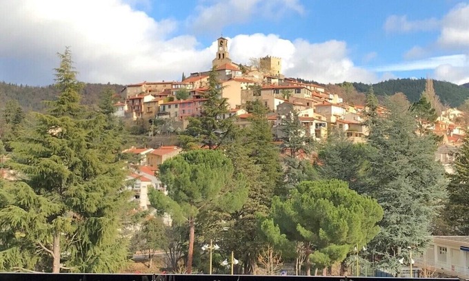 Vernet-les-Bains Apartment | Cozy F2 Apartment with Pool & Village Views - Rated 9.6