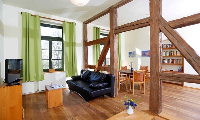 Dalkendorf Apartment | Family-Friendly Apartment Fachwerk in Gutshaus Bartelshagen