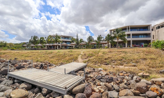 Flic-en-Flac Apartment | Beachfront Apartment with Pool & Pet-Friendly Amenities