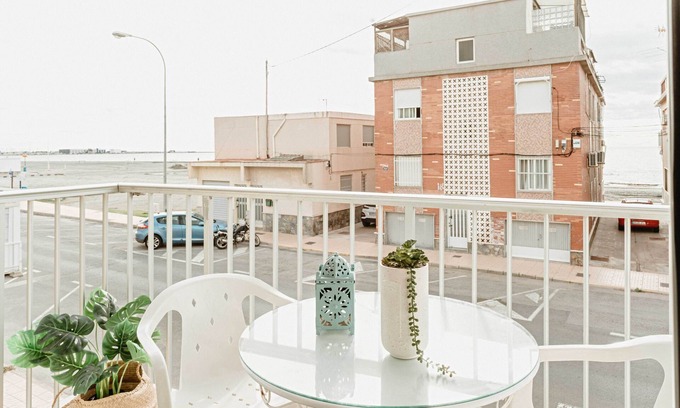 Santa Pola House | Cozy Seaside Apartment: Family-Friendly with Kitchen Access