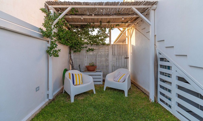 Noto Apartment | Apartment 'Falso Pepe Marzamemi' with Private Terrace and Air Conditioning