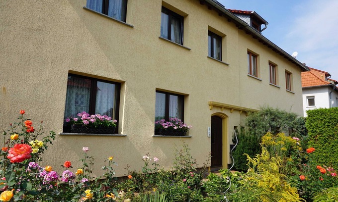 Krampfervorstadt Apartment | Family-Friendly Retreat at Apartment Klingohr, Rated 9.8