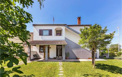 Fazana Apartment | Cozy Apartment in Fazana with Kitchen and Family-Friendly Amenities