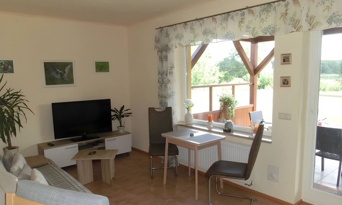 Muritz Apartment | Apartment 'Federower Hofsee Seeadler' with Lake View, Private Terrace and Wi-Fi