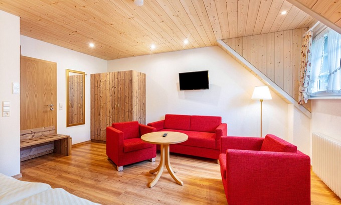 Todtnau Apartment | Apartment 'Feldberg' with French balcony and Wi-Fi
