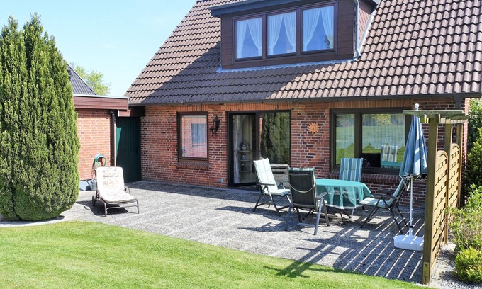 Rabel Apartment | Oceanfront Apartment 'Ferienhaus Christa' with Private Garden
