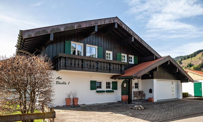 Bolsterlang Apartment | Mountain View Apartment with Balcony and Free Wi-Fi