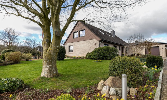 Drelsdorf Apartment | Top-Rated Ferienwohnung Hennig with Private Garden & Wi-Fi