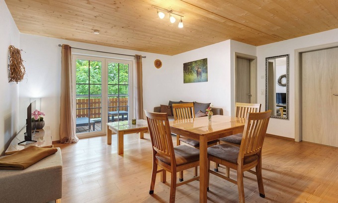 Unadingen Apartment | Comfortable Apartment 'Ferienwohnung Gutach' with Garden & Wi-Fi