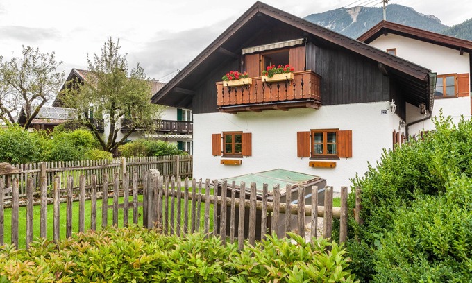 Farchant Apartment | Cozy Apartment 'Ferienwohnung Reschberg' with Mountain Views