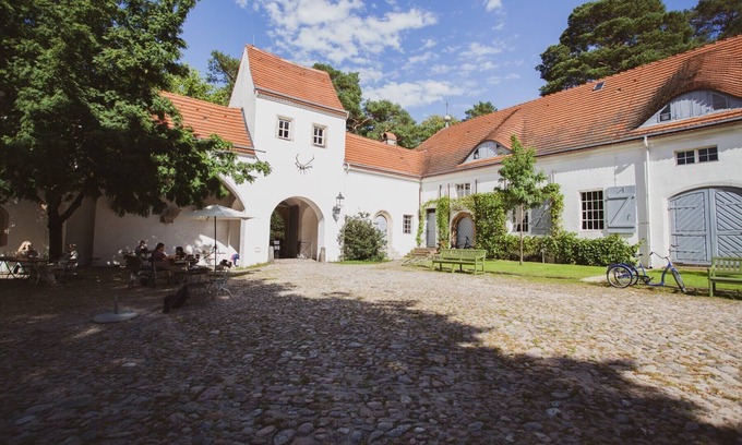 Dahlem Apartment | Exceptional Apartment 'Ferienwohnung Jagdschloss Grunewald'