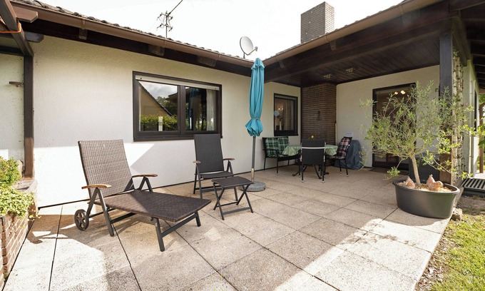 Morbach Apartment | Premier Apartment 'Ferienwohnung Lindenallee' with Garden