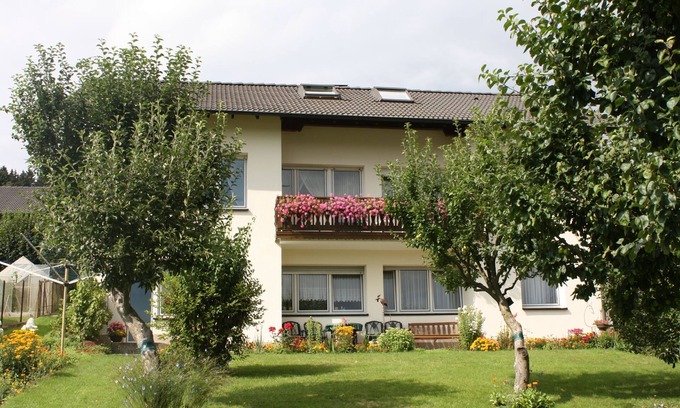 Balve Apartment | Cozy Apartment 'Ferienwohnung Triska' with Garden & Wi-Fi