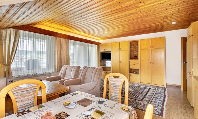 Ortsmitte Apartment | Apartment 'Fewo 2' with wintergarden and Wi-Fi
