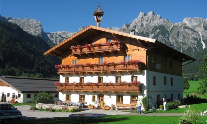 Werfenweng Apartment | Cozy 1-Bedroom Apartment at Leitingerhof with Kitchen