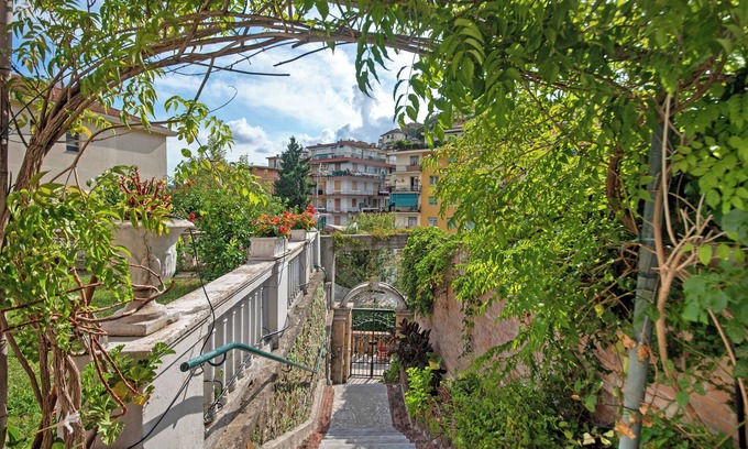 Rapallo Apartment | Apartment 'Fiordalisi' with Private Garden, Wi-Fi and Air Conditioning