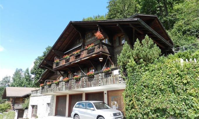 Zweisimmen Nr Gstaad Apartment | Cozy Apartment Flüehli with Kitchen and Inviting Atmosphere