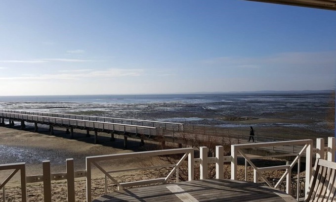 Andernos-les-Bains Apartment | Oceanfront Apartment in Andernos les Bains - Rated 9.2/10