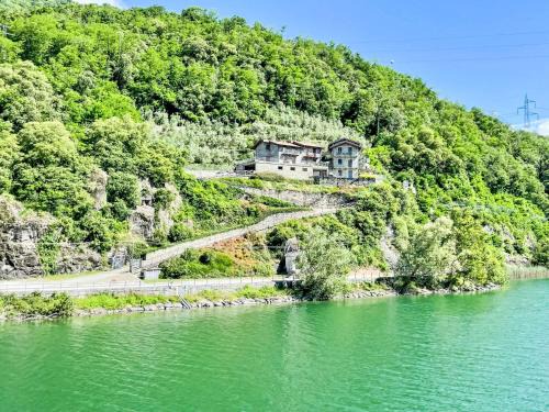 Sorico Apartment | Cozy Apartment Leonardo da Vinci: Pet & Child Friendly Stay