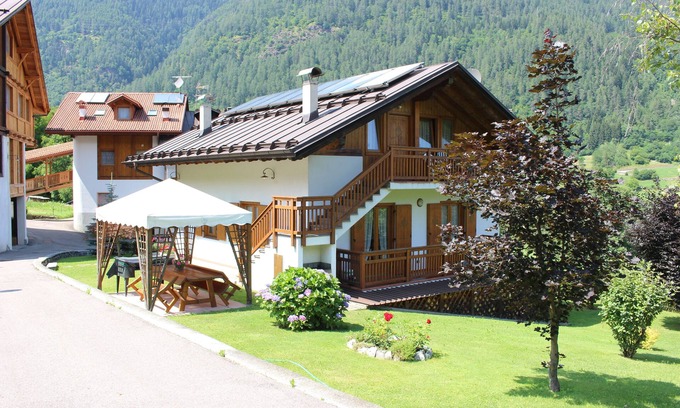 Commezzadura Apartment | Family-Friendly Apartment in Almazzago di Commezzadura