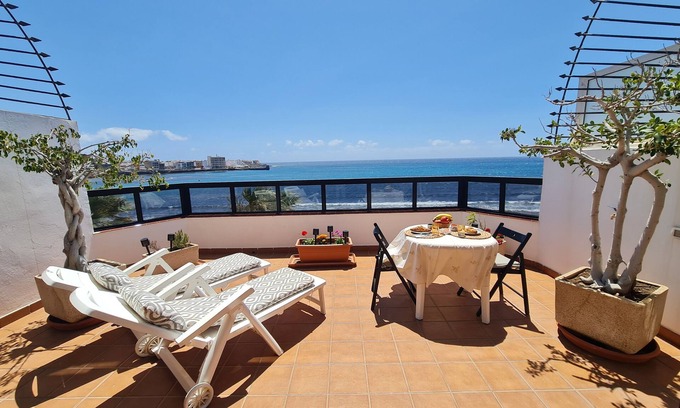 Playa de Arinaga Apartment | Pet-Friendly Apartment with Ocean View in Arinaga