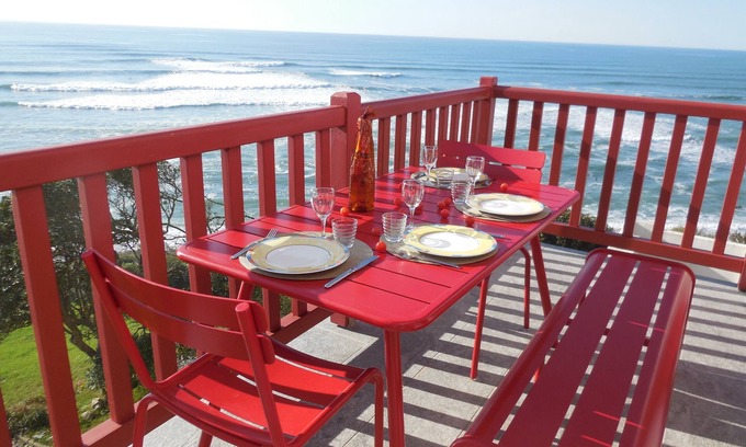 Bidart Apartment | Oceanfront Apartment in Bidart with Pool and Spa