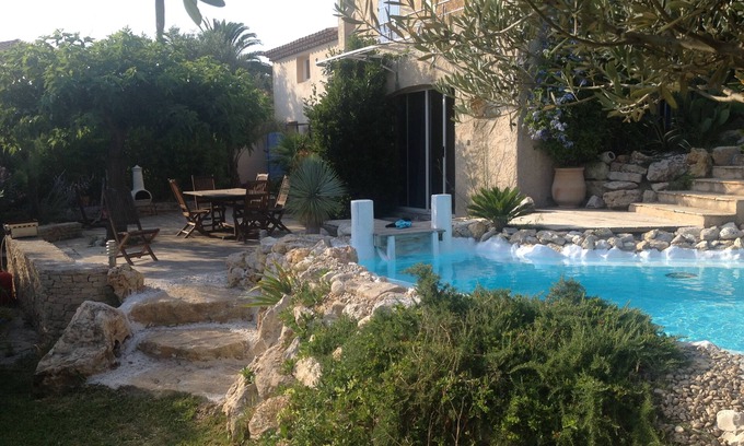 Carry-le-Rouet House | Oceanfront Apartment at Carry Le Rouet - Guest Rated 9.8