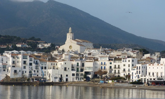 Cadaques Apartment | Stylish Oceanfront Apartment in Cadaquès with Pool & Spa
