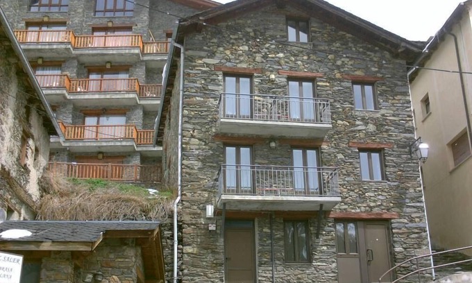 Ransol Apartment | Cozy Canillo Apartment with Spa & Pet-Friendly Amenities