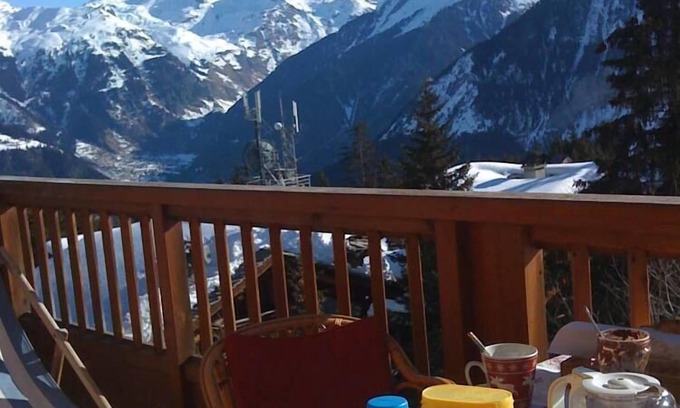 Courchevel Apartment | Inviting Apartment in Courchevel 1850 with Pool & Spa