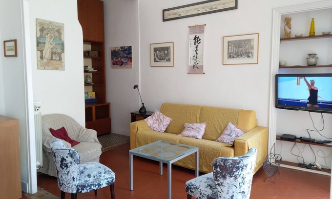 Carre d'Or Apartment | Historic Apartment with Ocean View and Spa Amenities