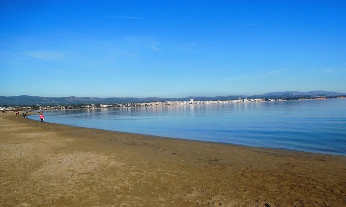 L'Ampolla Apartment | Oceanfront Apartment L'Ampolla with Spa and Breakfast