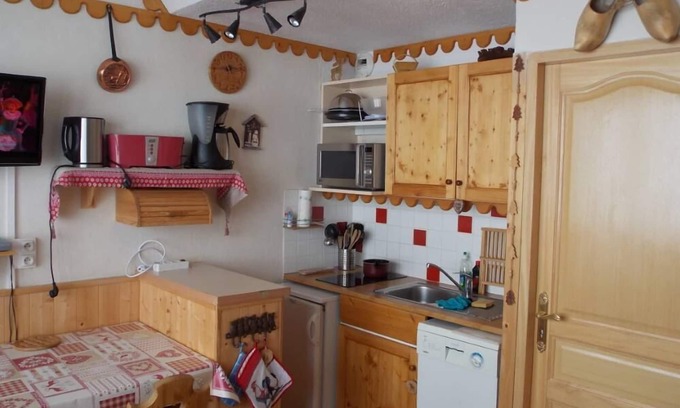 Reberty Apartment | Cozy Apartment in Les Menuires with Pool & Pet-Friendly