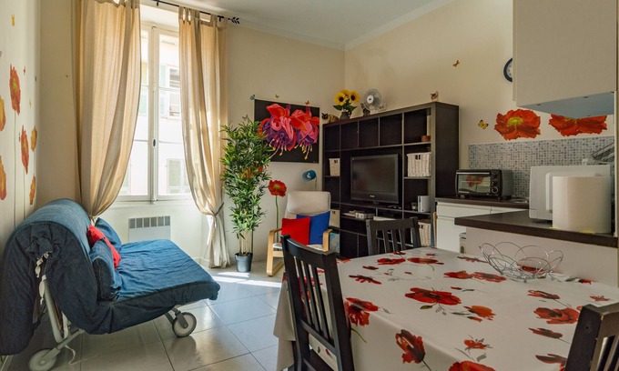 Old Town Apartment | Pet-Friendly Oceanfront Apartment in Mentone - Guest Rated 10/10