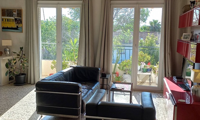 Les Aubes Apartment | Inviting Apartment in Montpellier with Ocean View & Pool