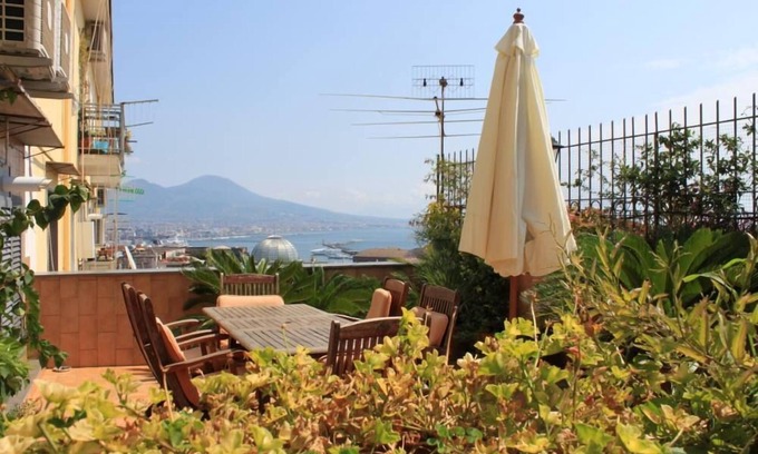 Quartieri Spagnoli Apartment | Pet-Friendly Oceanfront Apartment in Napoli - Rated 9.8/10