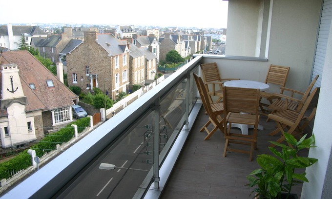 Parame Apartment | Unforgettable Oceanfront Apartment in Saint-Malo