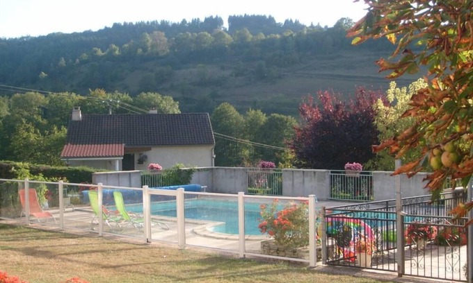 Terrou Apartment | Family-Friendly Retreat with Pool - TERROU, Rated 9.8